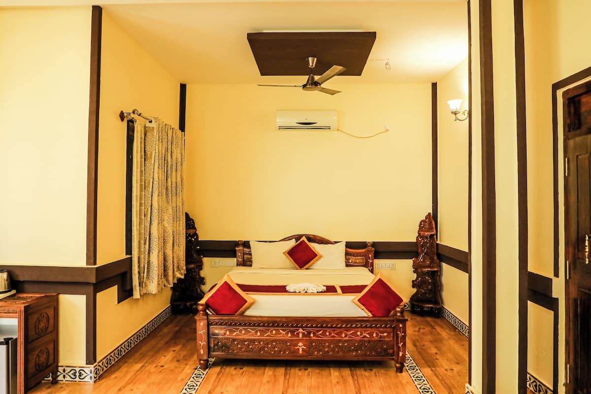 Chalet Suite | Memory-foam beds, in-room safe, free WiFi, bed sheets