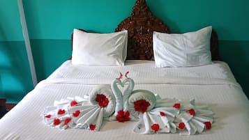 Betten mit Memory-Foam-Matratzen, Zimmersafe, kostenloses WLAN