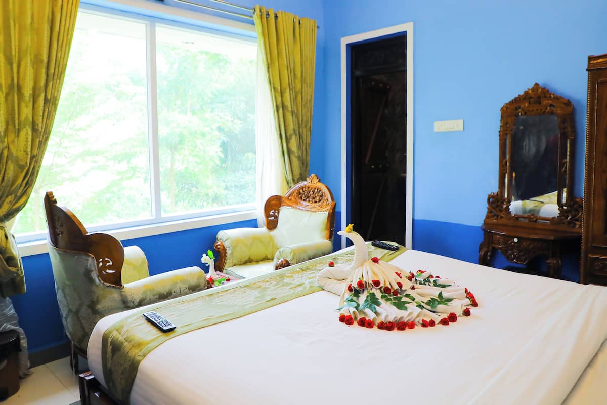 Elite Room | Memory-foam beds, in-room safe, free WiFi, bed sheets