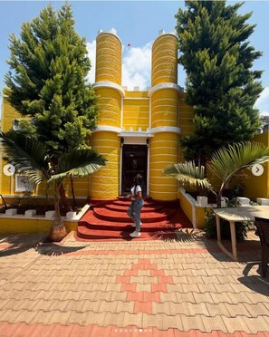 Front of property - Hill Fort Hotels & Resorts (Tirupattur)