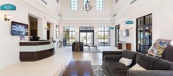 Upstay: Renovated 9BR Home w Theater & Games Room