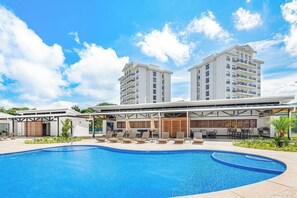 Pool - Upstay: Modern 3BR Mountain View Condo—Jaco Beach (Jacó)