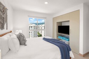 3 habitaciones, tabla de planchar con plancha, wifi y ropa de cama