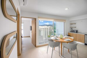 Dining - Upstay - Stunning New Condo w Private Patio (Jacó)