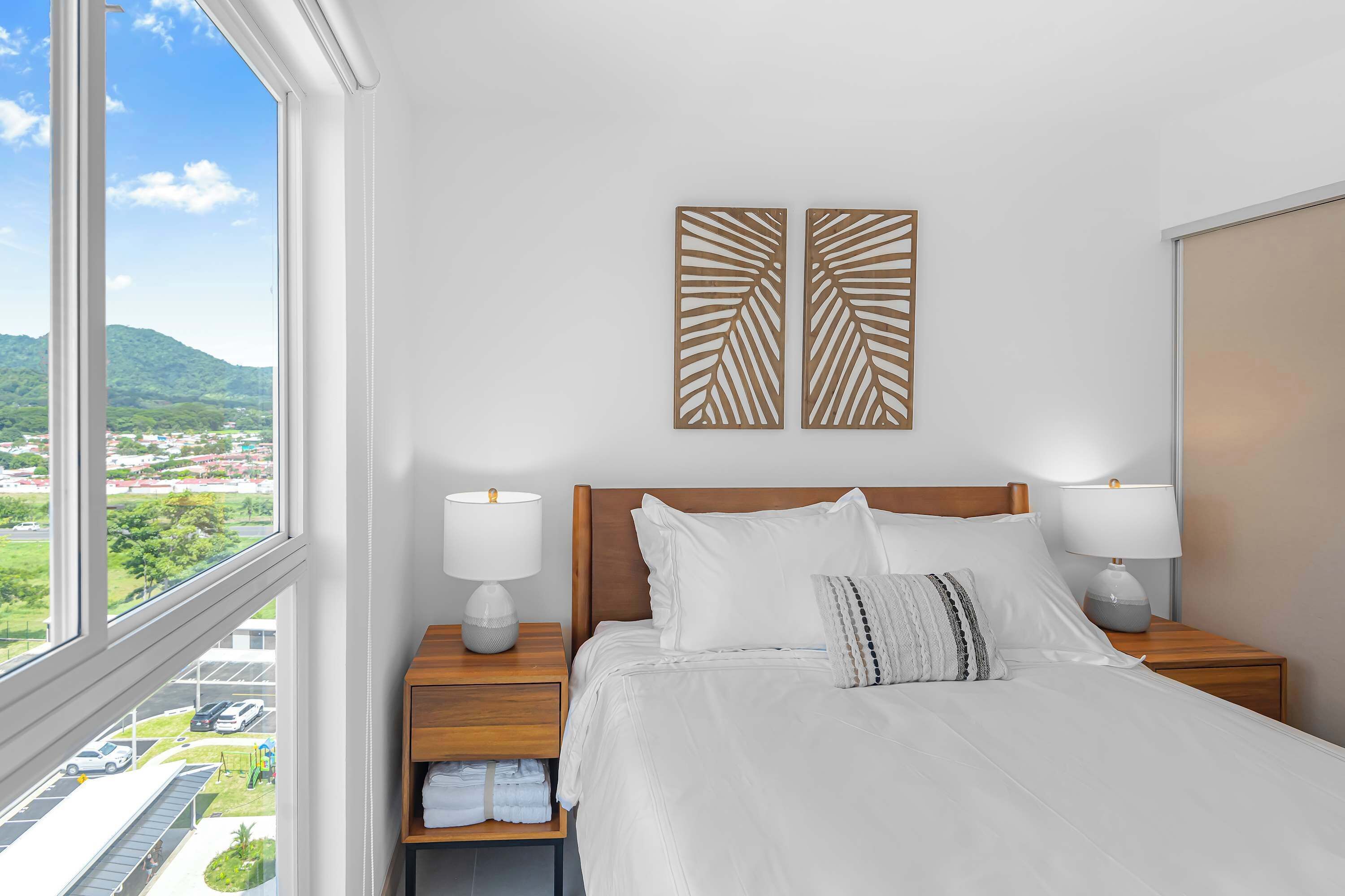 3 slaapkamers, een strijkplank/strijkijzer, gratis wifi, beddengoed