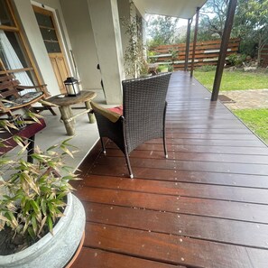 Terrace/patio - Charming 1-bedroom cottage in delightful conservation village in Cape Town  (Cape Town)