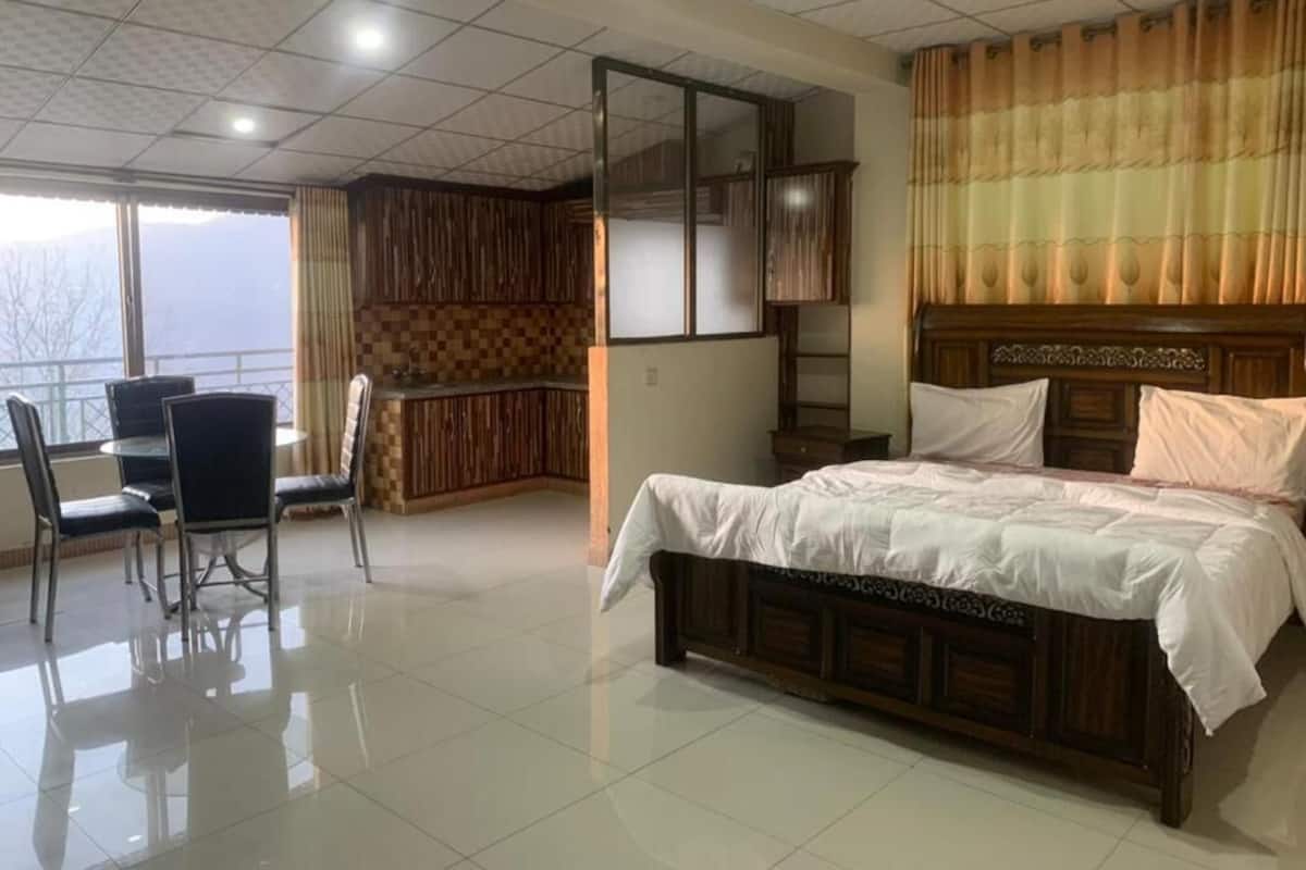Deluxe Apartment | 1 bedroom, soundproofing, iron/ironing board, free WiFi