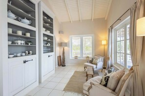 TV, offices - Brillante, Villa #33 (Sint Willibrordus)