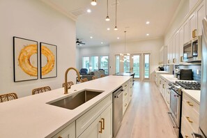 Cottage, Multiple Beds, Pool Access, Pool View (Angel’s Retreat) | Private kitchen | Fridge, microwave, oven, stovetop