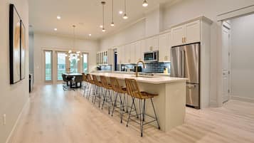 Cottage, Multiple Beds, Pool Access, Pool View (Angel’s Retreat) | Private kitchen | Fridge, microwave, oven, stovetop