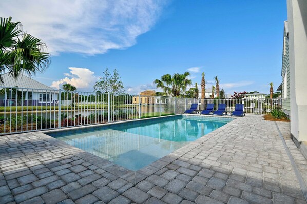 Outdoor pool, pool umbrellas, sun loungers - Angels Retreat @ Beach Club! (Gulf Shores)