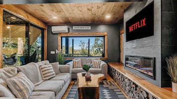 Fernseher, Kamin, Arbeitsbereiche