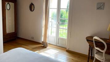 4 chambres, fer et planche à repasser, lit parapluie, Wi-Fi gratuit