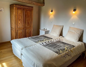 4 chambres, fer et planche à repasser, lit parapluie, Wi-Fi gratuit