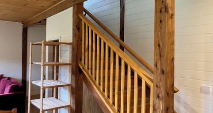 Cosy yet spacious farm stay with views of the surrounding rolling hills