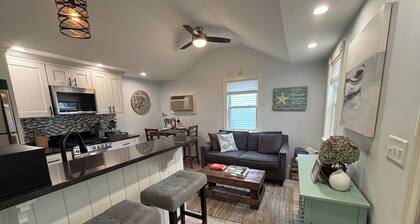 Updated 1bd Cottage - Pool, Jacuzzi, and More!