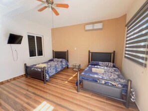 2 bedrooms, iron/ironing board, free WiFi, bed sheets - Lara,s house (Mazatlán)