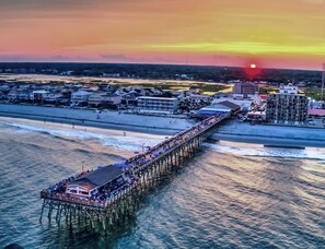 Sun loungers, beach towels - Lazy Palm-Free BEACH pass! POOL! 1/2 mile to Marshwalk and Marina! 3 King bdrms! (Murrells Inlet)