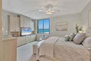 3 bedrooms, desk, iron/ironing board, free WiFi - SeaPlace M2 512 by FVC (Longboat Key)