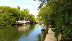 Marina - 4/3 Canal Front Condo, Private Pool, Dock (Longboat Key)