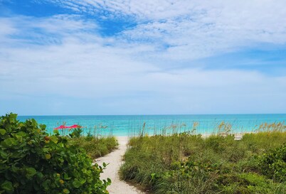 Beachfront  2BR / 2 BA at Salty Acres on LBK by FVC