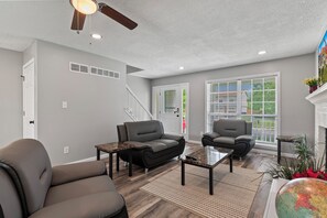 TV - COZY SERENE 3BEDROOM 2STOREY HOME  (Florissant)