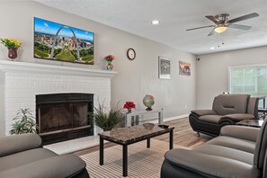 TV - COZY SERENE 3BEDROOM 2STOREY HOME  (Florissant)