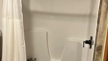 Room 4 Stockrange | Bathroom | Hair dryer, towels, soap, shampoo