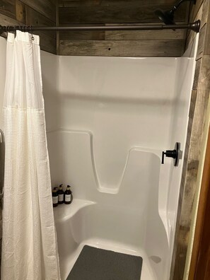 Room 4 Stockrange | Bathroom | Hair dryer, towels, soap, shampoo