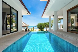 Pool - Beachfront Villa- 5 Bedrooms. Lamai Area. Private Pool. Housekeeper Provided.  (Maret)