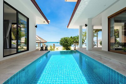 Beachfront Villa- 5 Bedrooms. Lamai Area. Private Pool. Housekeeper Provided. 