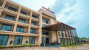 A multi-story hotel with a modern design, featuring a prominent entrance and a sign that reads "Omaha Garden." - Hotel Omaya Garden (Raipur)