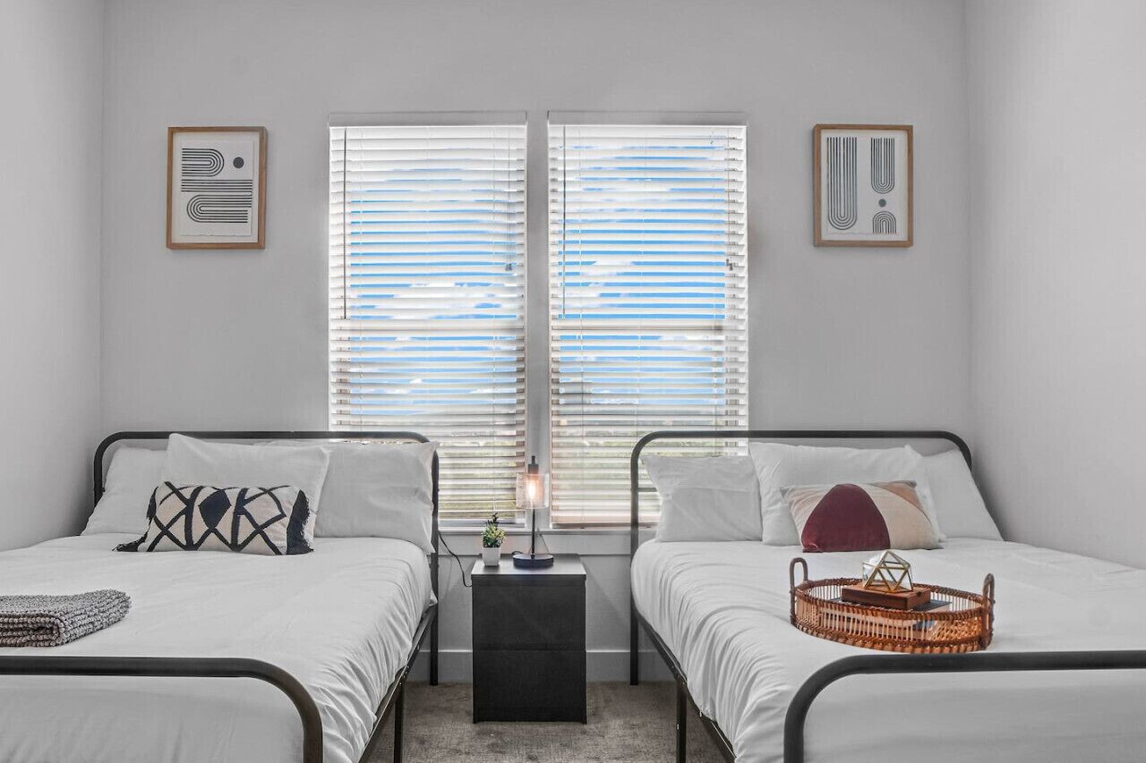 2 bedrooms, desk, iron/ironing board, WiFi