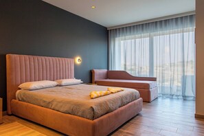 6 chambres, fer et planche à repasser, lit parapluie, Wi-Fi gratuit