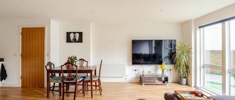 Smart TV, video games