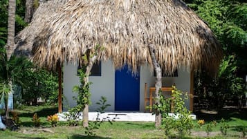 Deluxe Cabin, Garden View | Terrace/patio