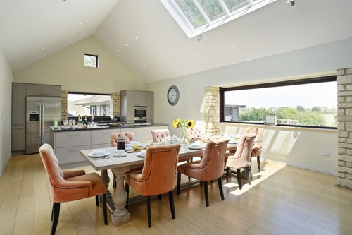 WIllersey Farmhouse, Sleeping 8 people.