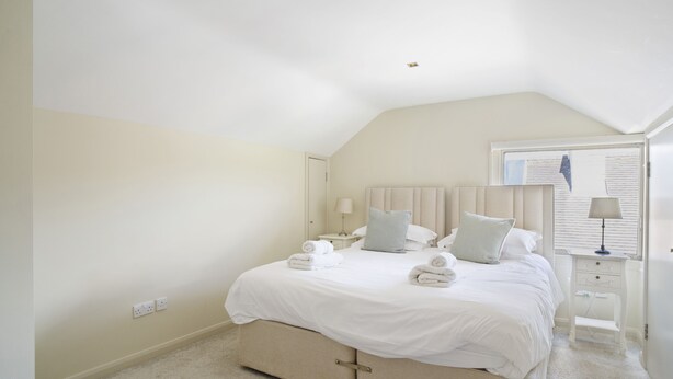 A bedroom with a bed, bedside tables, and a window. - WIllersey Farmhouse, Sleeping 8 people. (Broadway)