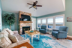 Smart TV, DVD player - Soundfront Kitty Hawk home w/ stunning sunset views and private pool! (Kitty Hawk)