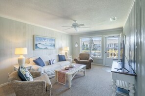 Smart TV, DVD player, stereo - Oceanside Top Level Condo w/ Pool Views in Corolla (Corolla)