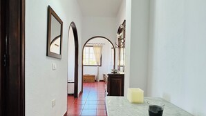 A hallway with a marble countertop, a candle, and a glass of water. - Casa Vista Mar 2 Los Laureles (El Paso)