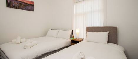 2 dormitoris, planxa i posts de planxar, wifi gratuïta i roba de llit