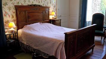 9 Schlafzimmer, Schreibtisch, Bügeleisen/Bügelbrett, kostenloses WLAN