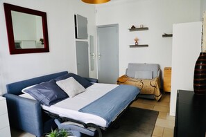 2 bedrooms, desk, iron/ironing board, travel cot