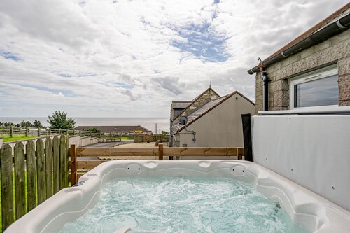 Auchenlarie Courtyard No 5 -  a cottage that sleeps 4 guests  in 2 bedrooms