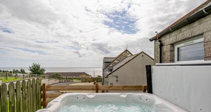 Auchenlarie Courtyard No 5 - a cottage that sleeps 4 guests in 2 bedrooms