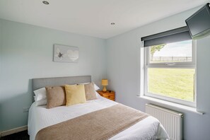 2 室のベッドルーム、旅行用ベビーベッド、WiFi、ベッドシーツ