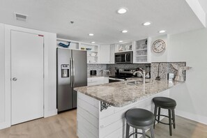 Fridge, microwave, oven, stovetop - New! Beachfront Condo * Stunning Views (Indian Rocks Beach)