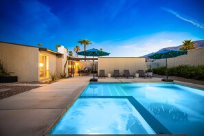 A heated pool - 30+ Stay! Gorgeous Home W/Pool/Spa/Mtn Views (Palm Springs)