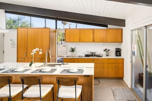 Fridge, microwave, oven, stovetop - 30+ Stay! Gorgeous Home W/Pool/Spa/Mtn Views (Palm Springs)